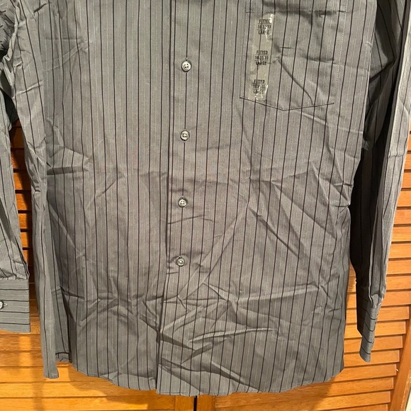 Van Heusen Men’s Wrinkle Free Fitted Business Casual Striped Dress Shirt Sz L - Picture 5 of 7